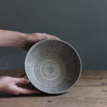 Load image into Gallery viewer, SGRAFFITO SERVING BOWL