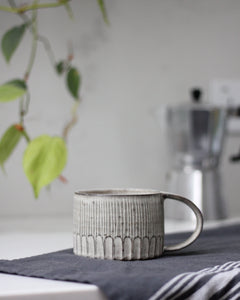 SQUAT SGRAFFITO MUG