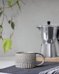 SQUAT SGRAFFITO MUG