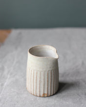 Load image into Gallery viewer, CARVED POURER