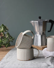 Load image into Gallery viewer, SQUAT CARVED MUG