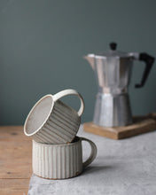 Load image into Gallery viewer, SQUAT CARVED MUG