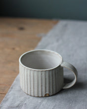 Load image into Gallery viewer, SQUAT CARVED MUG