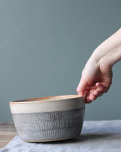 Load image into Gallery viewer, SGRAFFITO SERVING BOWL